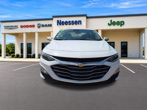 Used 2024 Chevrolet Malibu LT FWD image 2