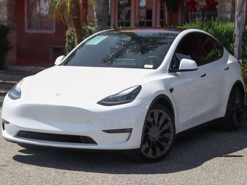 Used 2024 Tesla Model Y Performance AWD/4WD image 4