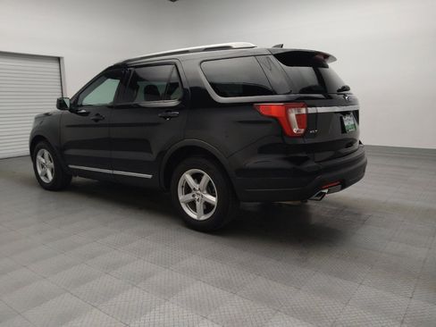 Used 2018 Ford Explorer XLT image 5