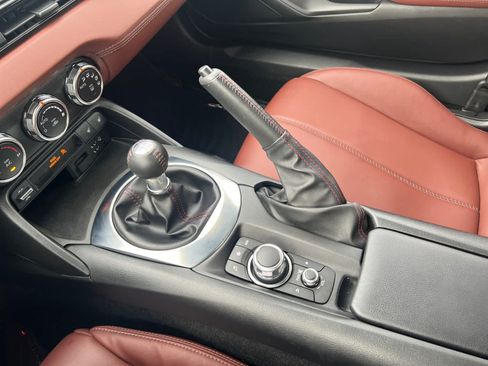 Used 2019 MAZDA MX-5 Miata RF Grand Touring w/ GT-S Package RWD image 16