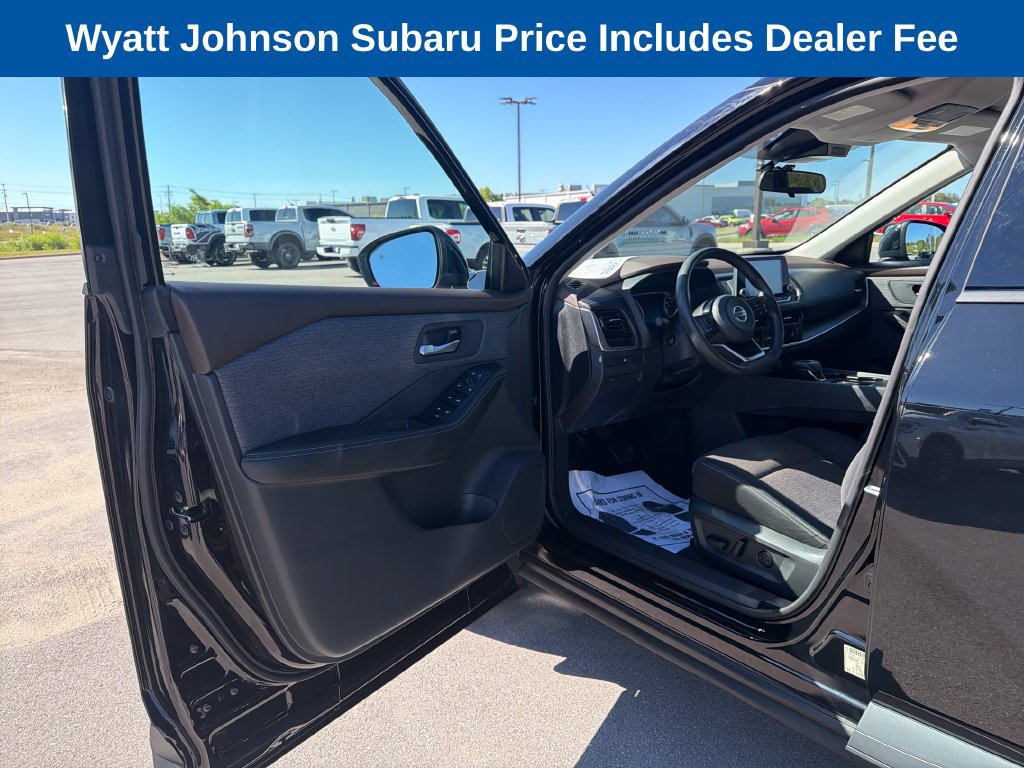 Used 2021 Nissan Rogue SV FWD image 19