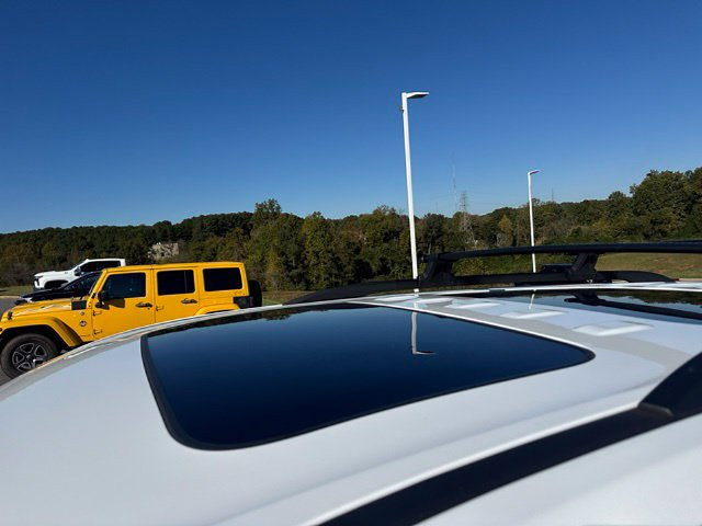 Used 2023 Chevrolet Traverse Premier w/ Redline Edition FWD image 11
