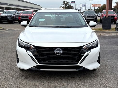 New 2025 Nissan Sentra SV w/ SV Premium Package FWD image 2