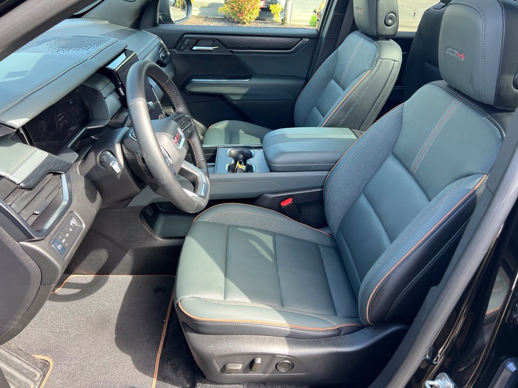 Used 2024 GMC Acadia AT4 w/ Luxury Package AWD/4WD image 13