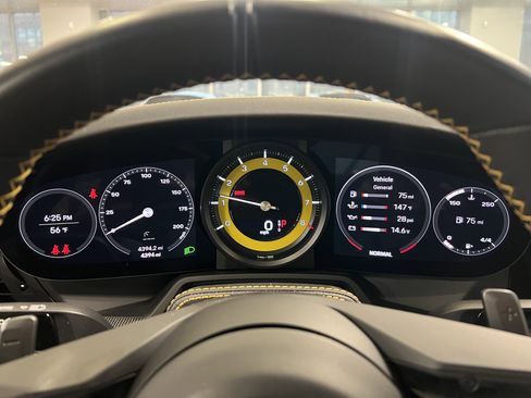Used 2023 Porsche 911 Cabriolet image 21