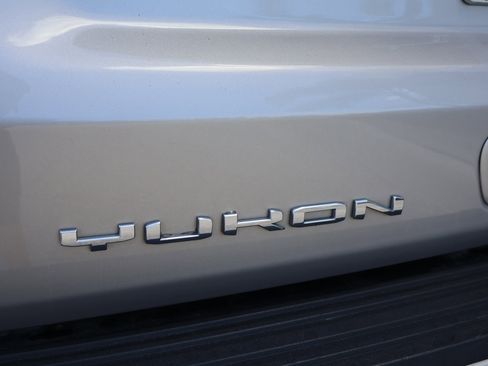 Used 2024 GMC Yukon Denali w/ Advanced Technology Package image 9