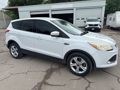 Used 2016 Ford Escape SE image 4