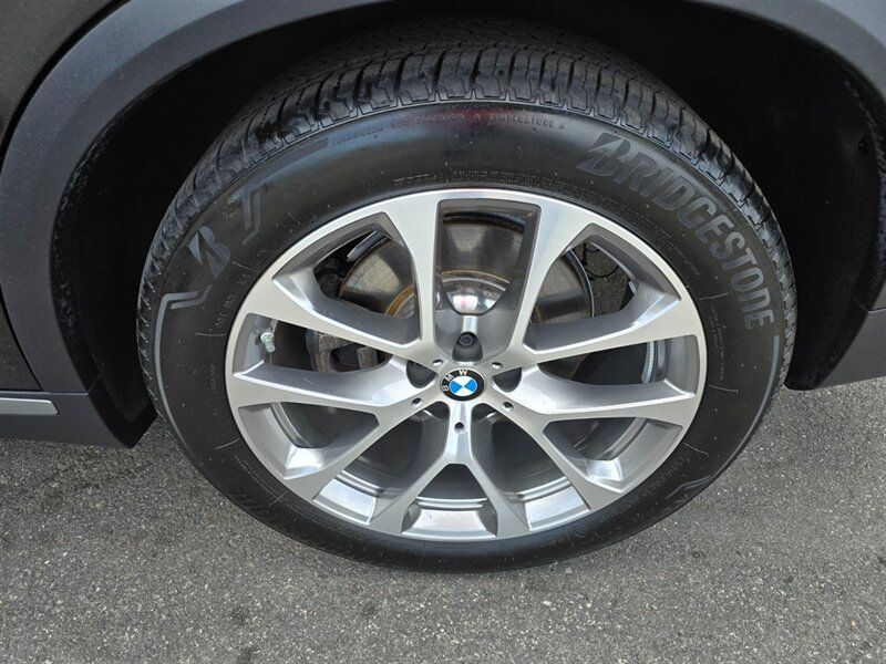 Used 2025 BMW X5 xDrive40i w/ Premium Package AWD/4WD image 27