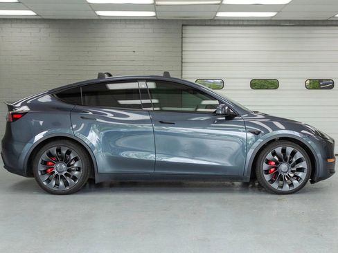 Used 2022 Tesla Model Y Performance AWD/4WD image 5