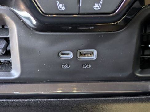 Used 2024 GMC Sierra 2500 AT4 w/ Technology Package AWD/4WD image 16
