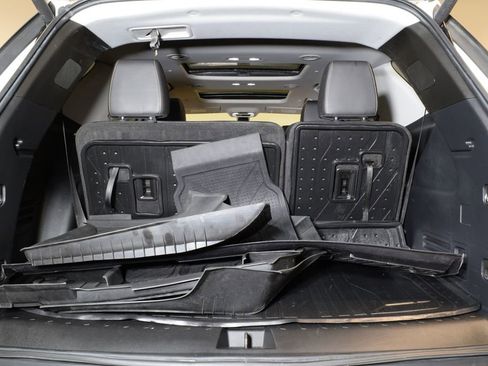 Used 2021 Chevrolet Traverse LT w/ LT Premium Package image 29