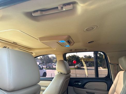 Used 2011 GMC Yukon XL Denali AWD/4WD image 15