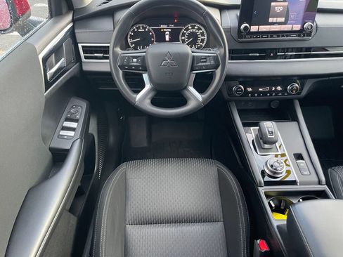 Used 2022 Mitsubishi Outlander ES AWD/4WD image 2