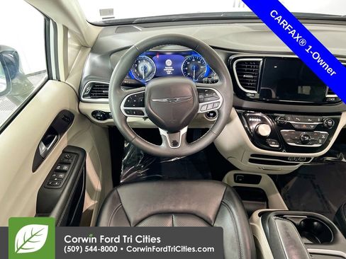 Used 2024 Chrysler Pacifica Touring-L image 26
