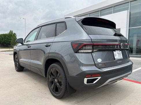 New 2025 Volkswagen Taos SE image 4