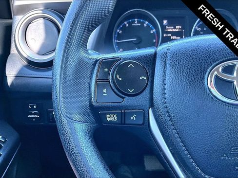 Used 2018 Toyota RAV4 LE AWD/4WD image 13