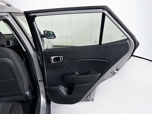 Used 2025 Hyundai Venue SEL image 29