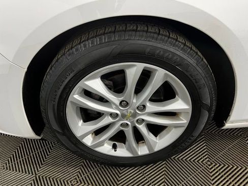 Used 2018 Chevrolet Malibu LT image 19