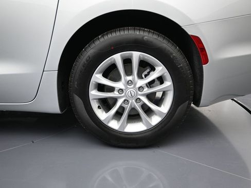 New 2026 Chrysler Pacifica Select image 10