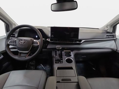 Certified 2025 Toyota Sienna XLE w/ XLE Plus Package AWD/4WD image 9
