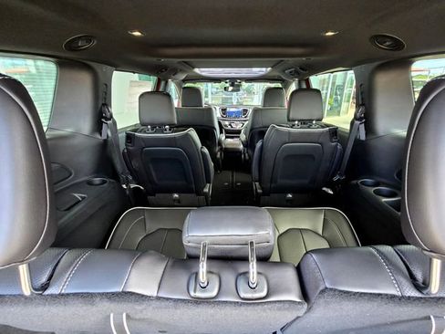New 2026 Chrysler Pacifica Limited image 27