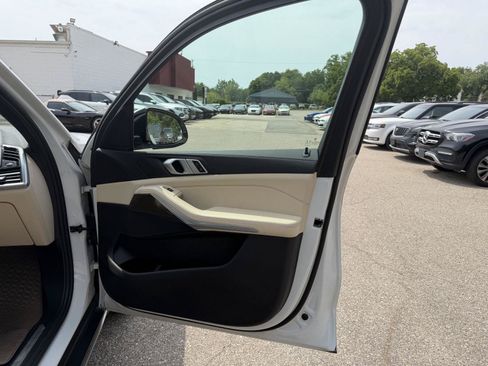 Used 2022 BMW X5 xDrive40i w/ Parking Assistance Package AWD/4WD image 27