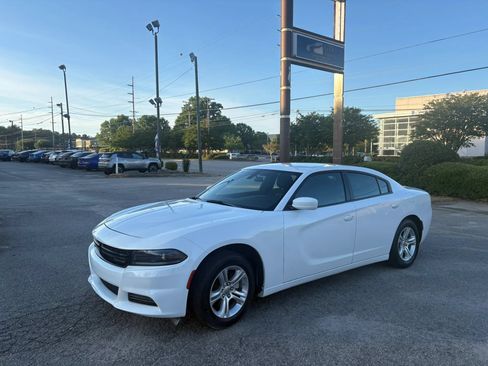 Used 2022 Dodge Charger SXT RWD image 1