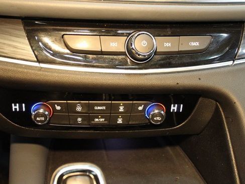 Used 2019 Buick Enclave Essence image 25