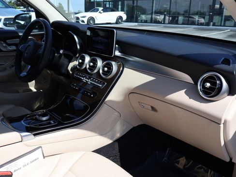 Used 2019 Mercedes-Benz GLC 300 4MATIC image 27