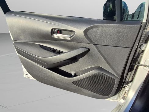 Used 2021 Toyota Corolla LE FWD image 23