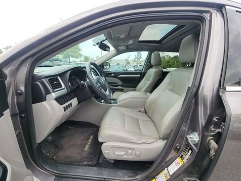 Used 2016 Toyota Highlander XLE FWD image 28