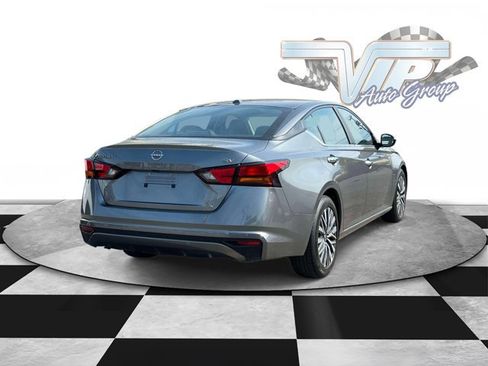 Used 2023 Nissan Altima 2.5 SV FWD image 5