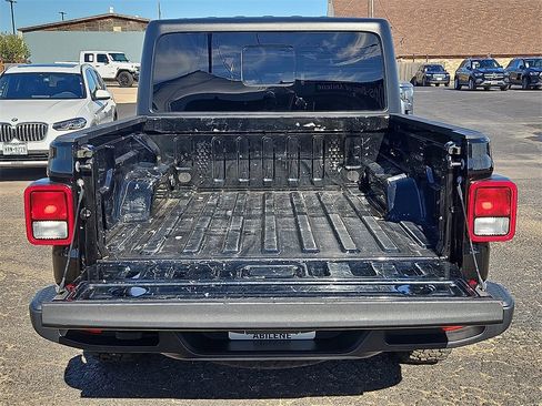 Used 2023 Jeep Gladiator Willys image 14