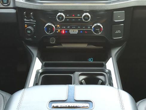 Used 2025 Ford F450 Platinum w/ FX4 Off-Road Package image 17