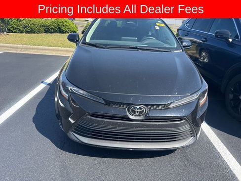 Used 2023 Toyota Corolla LE w/ LE Premium Package FWD image 2
