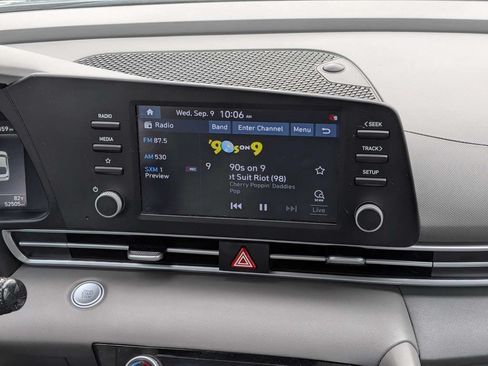 Used 2021 Hyundai Elantra SEL FWD image 17