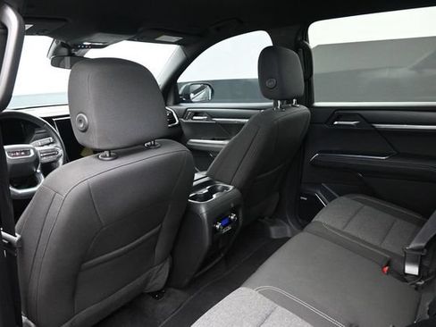 Used 2025 GMC Acadia Elevation FWD image 11
