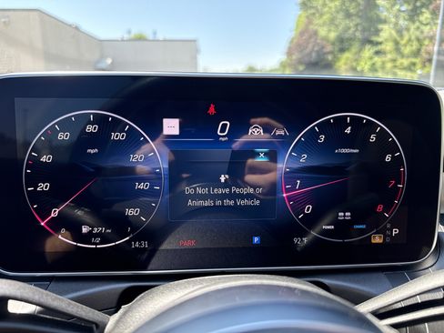 Used 2024 Mercedes-Benz CLE 300 4MATIC Coupe image 25