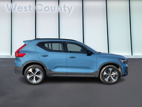 Certified 2025 Volvo XC40 B5 Plus image 2