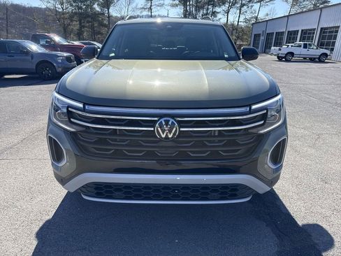 Certified 2025 Volkswagen Atlas Peak Edition SE image 2