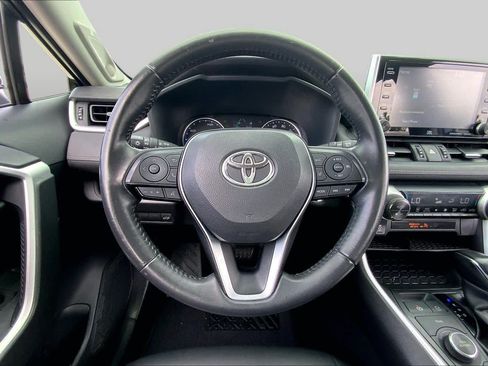 Used 2021 Toyota RAV4 XLE Premium AWD/4WD image 6