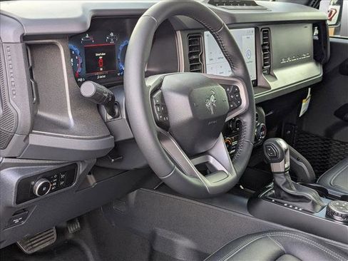 New 2025 Ford Bronco Badlands image 3