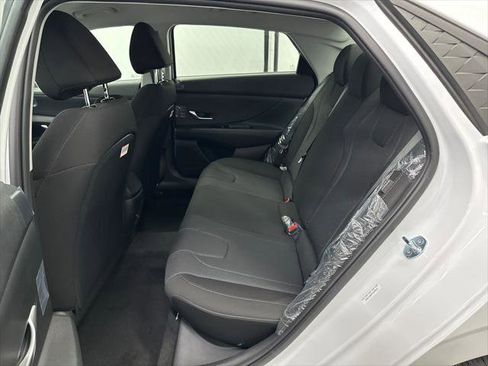 New 2026 Hyundai Elantra SE FWD image 19