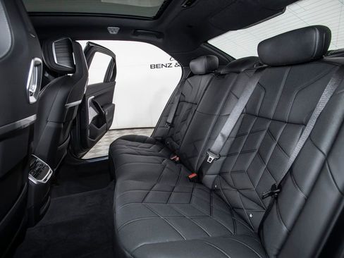 Used 2025 BMW 760i xDrive w/ Executive Package AWD/4WD image 35