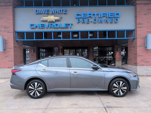 Used 2025 Nissan Altima 2.5 SV AWD/4WD image 9