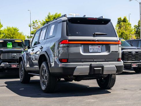 Used 2025 Lexus GX 550 AWD/4WD image 11