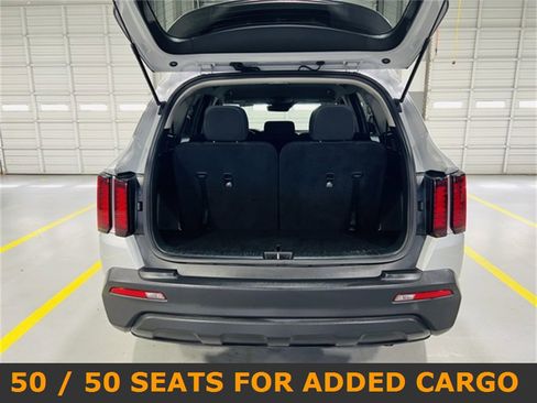 Used 2022 Kia Sorento LX image 10