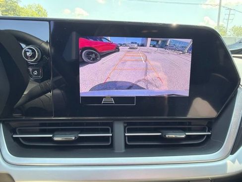 Used 2024 Chevrolet Trax RS FWD image 16