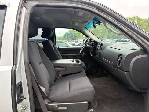 Used 2010 Chevrolet Silverado 2500 LT w/ Interior Plus Package AWD/4WD image 13
