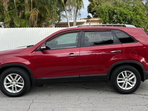 Used 2015 Kia Sorento LX image 3